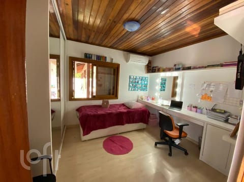 Image 10 - 249326